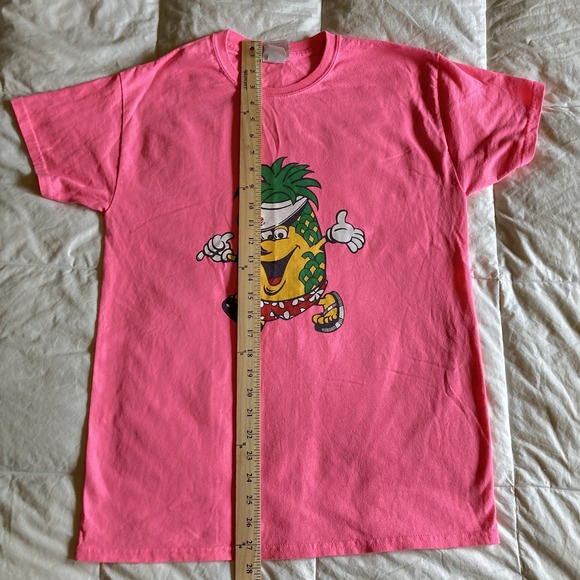 Vintage Dole Hawaii Hug A Pineapple Tee T-Shirt Medium USA Made Hot Pink Fruity - Picture 9 of 10